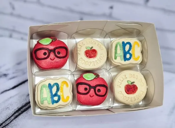 Caixa de brigadeiros tema escola
